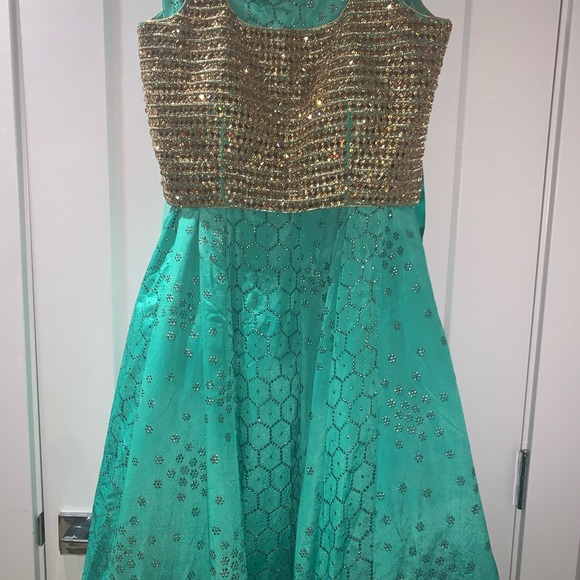 Lengha with golden mirrors work crop top - Picture 3 of 6